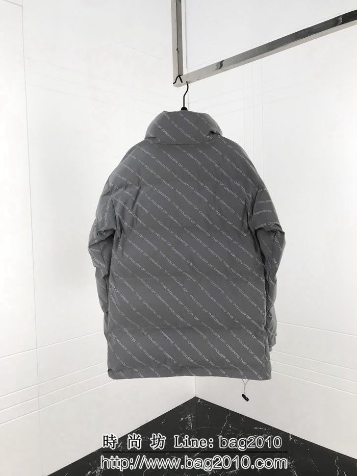 BALENCIAGA巴黎世家 18ss秋冬新款 灰色報紙滿Logo印花 大版棉服 情侶款 ydi1345